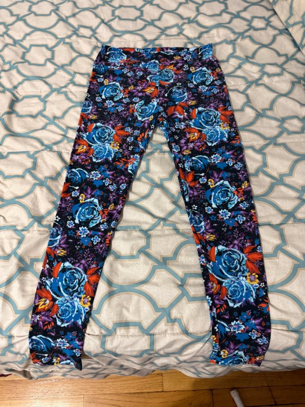 NWOT LuLaRoe Black Blue Rose Floral Leggings Tall & Curvy 💙